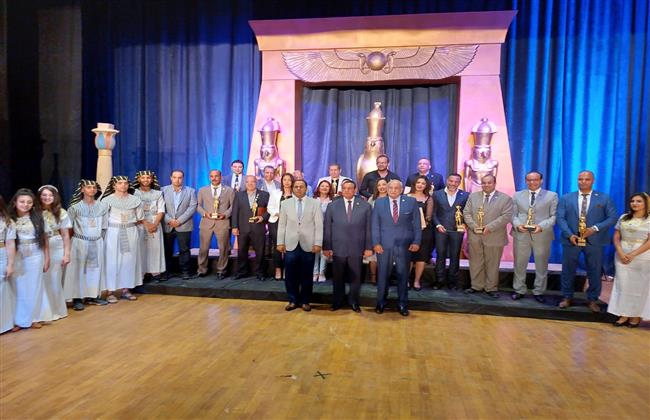 محافظ البحيرة ورئيس الجامعة ومستشار وزير التعليم العالى يشهدون ختام  ملتقى «حور الثالث للفنون»