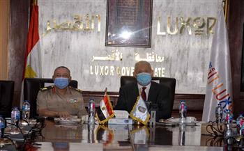 محافظ الأقصر يستقبل مدير سلاح الإشارة والوفد المرافق له