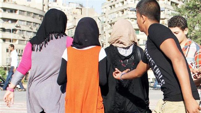 أمن أسيوط يتحفظ على مريض نفسى يعتدى على النساء أثناء سيرهم بالشارع