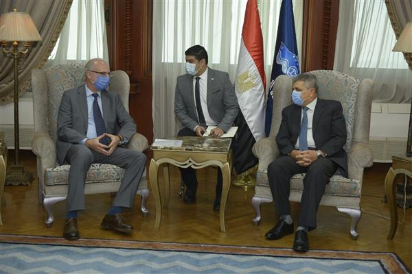 الفريق أسامة ربيع يلتقي السفير الأرجنتيني لبحث سبل التعاون المشترك