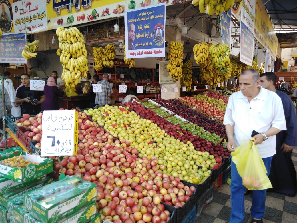 البطاطس بـ 5.5.. أسعار الخضروات والفاكهة فى سوق العبور