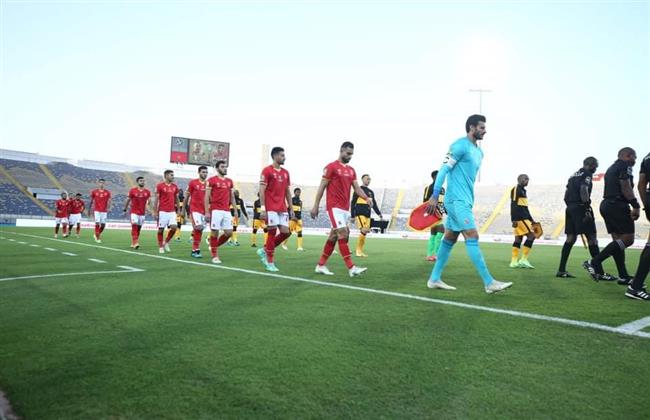 طرد لاعب كايزر تشيفز بعدما دفع أكرم توفيق