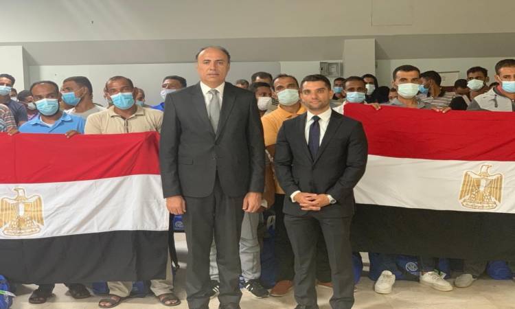 سفارة مصر فى ليبيا تنجح فى إعادة 140 مصريا عالقا