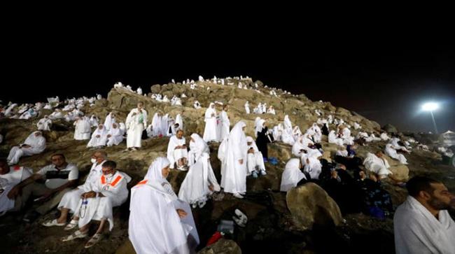 المنسك الأعظم.. بدء صعود الحجاج لجبل عرفات