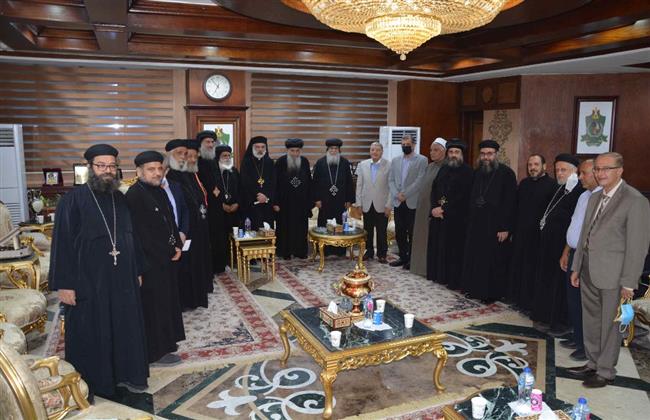 محافظ المنيا يستقبل وفد من القساوسة والمطارنة للتهنئة بمناسبة عيد الأضحى