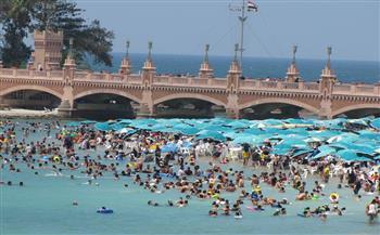 شواطئ الإسكندرية تحتفل بذكرى 30 يونيو