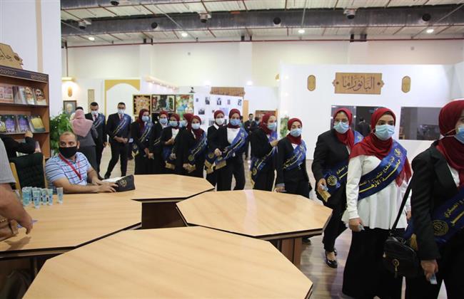 وفد من طلاب الأزهر يزور جناحه بمعرض الكتاب 