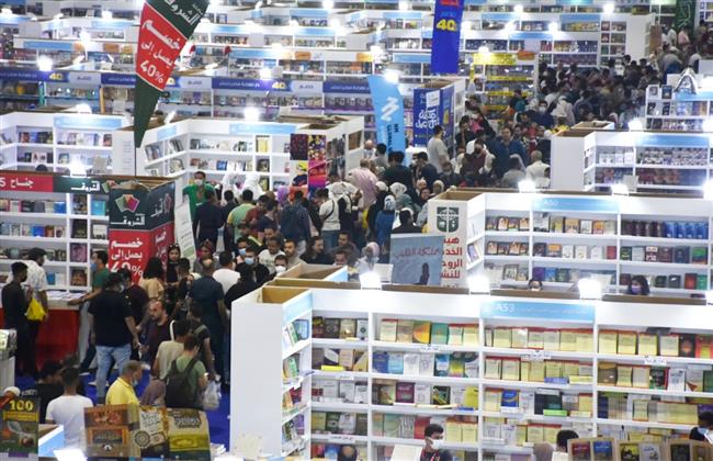 إقبال جماهيرى كبير  على اصدارات «ثقافتك كتابك»