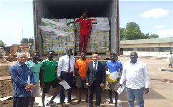   سفير مصر لدى جنوب السودان يُسلم  الدفعة الثانية من المساعدات الإغاثية 