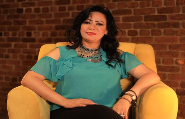 الإعلامية لبنى أحمد: قدمت برنامج «هنعشها أحلى» وجعلني معالجة بالطاقة