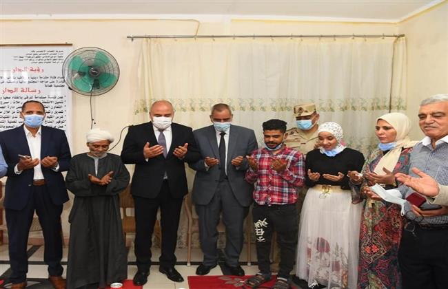 عقب صلاة العيد.. محافظ قنا يزور دور الأيتام