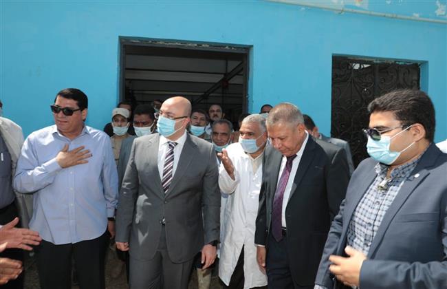 محافظ بني سويف يشهد أعمال ذبح الأضاحي بمجزر إهناسيا