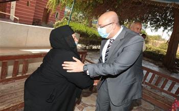 محافظ بني سويف يزور دار المسنين لتهنئتهم بالعيد