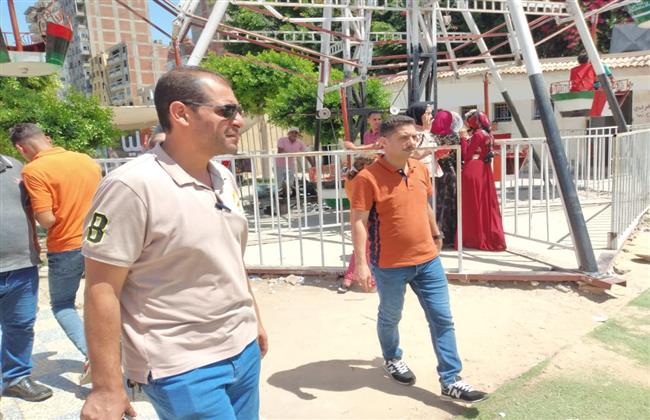 توافد أهالي كفر الشيخ على الحدائق والرحلات النيلية في أول أيام العيد 