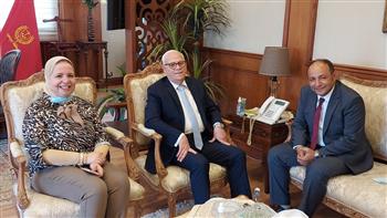   محافظ بورسعيد يستقبل النائبة أمل عصفور للتهنئة بعيد الأضحى المبارك