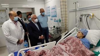   محافظ بورسعيد يزور مستشفى النصر التخصصى لتهنئة العاملين بعيد الأضحى