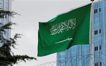   السعودية تمدد صلاحية الإقامة وتأشيرة الزيارة والخروج والعودة آلياً دون مقابل