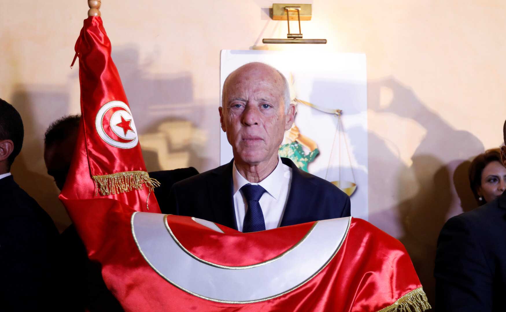الرئيس التونسى يكلف جيشه بإدارة أزمة كورونا
