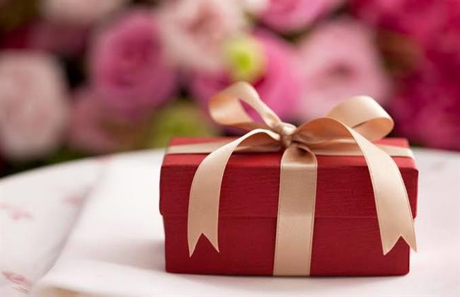 العيد فرحة بالهدايا والزيارات 
