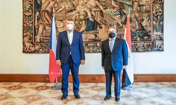سفير مصر في براج يلتقي رئيس الوزراء التشيكي
