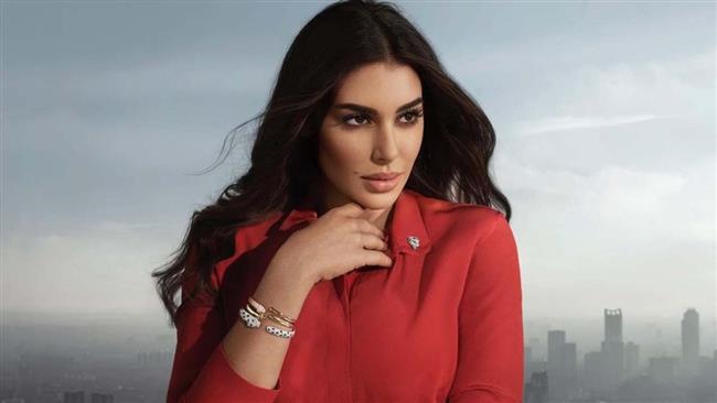 صور|| ياسمين صبرى بإطلالة مميزة على الشاطىء