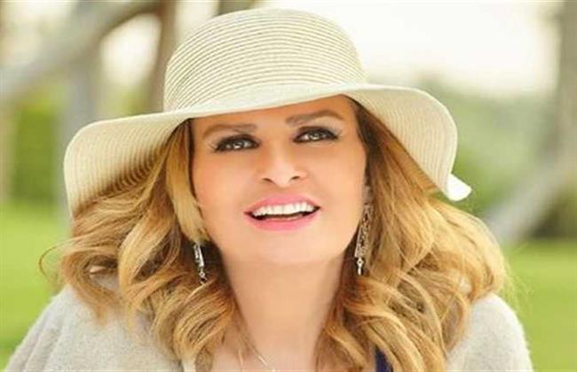 يسرا: بسبب بوسة «أبويا ضربنى ساعتين وفضلت أصوت»