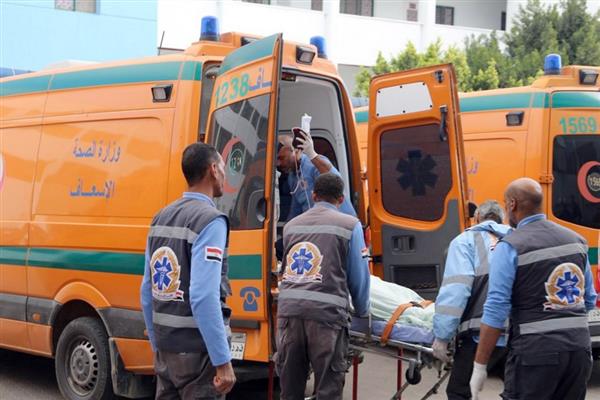 إصابة 15 شخصاً في تصادم سيارتين بكفر الشيخ