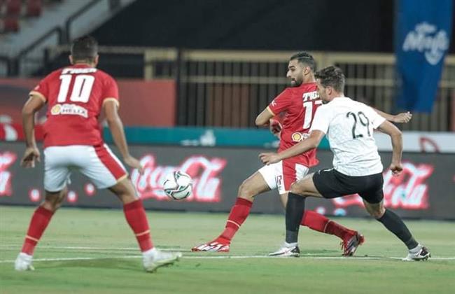 التعادل السلبي يحسم نتيجة الشوط الأول من لقاء الأهلى والبنك