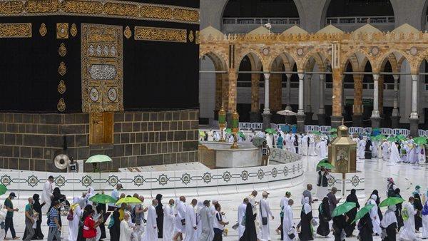 حجاج بيت الله الحرام ينهون أداء مناسك الحج لهذا العام