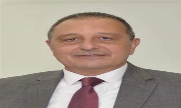 رئيس شركة مصر للطيران يتفقد مطار برج العرب الدولى