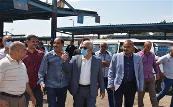 السكرتير المساعد ببني سويف يتابع التزام السائقين بأجرة المواصلات