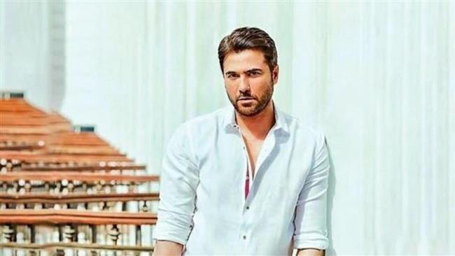 أحمد عز يجتاح الساحة الفنية بـ 4 أفلام دفعة واحدة