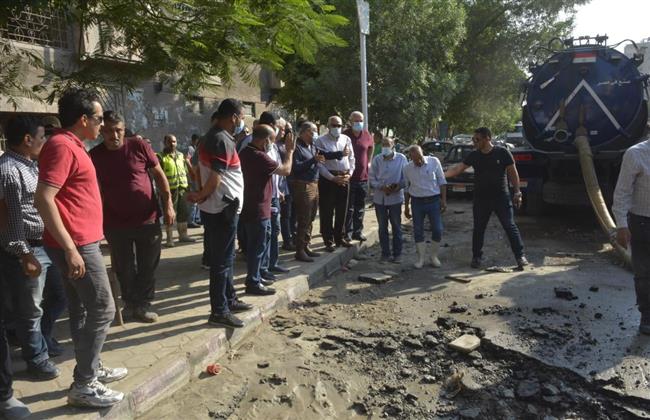 محافظ الجيزة يتابع إصلاح كسر في خط مياه بإمبابة