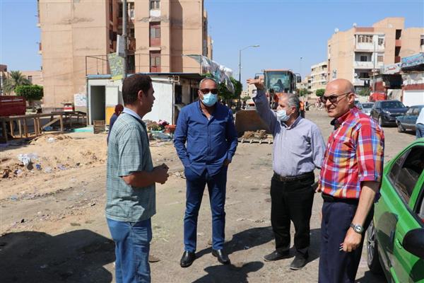 حملة لإزالة الإشغالات بسوق المنطقة السكنية الرابعة بمدينة السادات