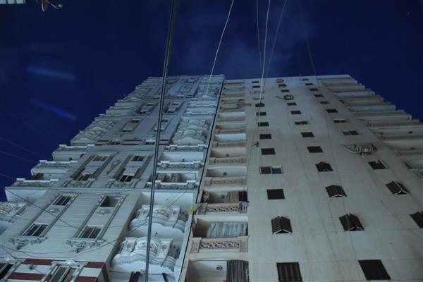 الإسكندرية: إزالة 10 طوابق ودور الخدمات من عقار بحري المائل