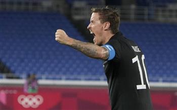 قائد منتخب ألمانيا الأولمبي يطلب الزواج من صديقته عبر لقاء تليفزيوني