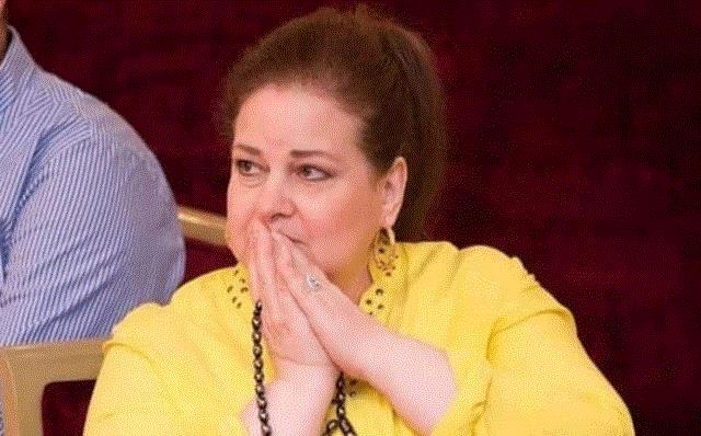 سر نقل دلال عبد العزيز إلى مستشفى حكومي