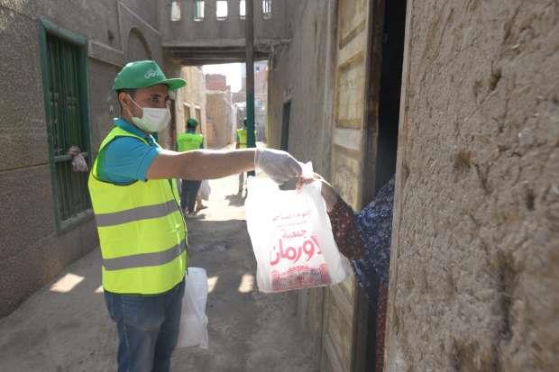 «الأورمان» تنتهي من توزيع لحوم للأولى بالرعاية في 60 قرية بالمنيا