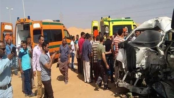 إصابة 17 شخصا فى انقلاب سيارة ربع نقل بالمنيا