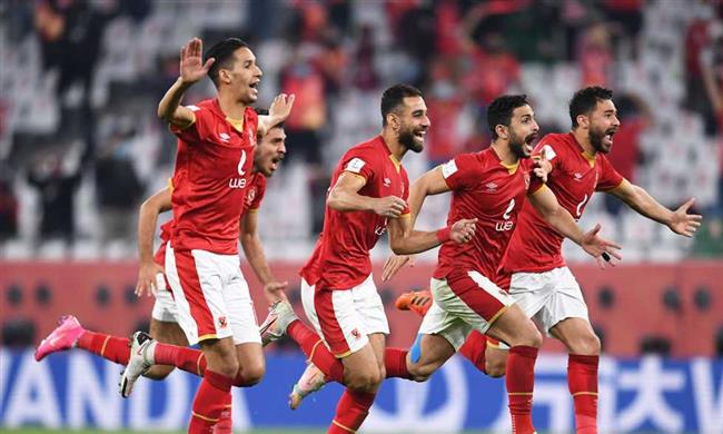 فيديو|| احتفال لاعبى الأهلى بعيد ميلاد موسيمانى 