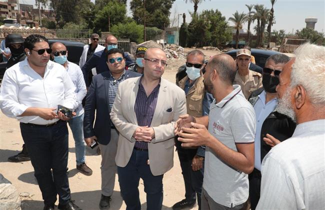 محافظ بني سويف يتابع تنفيذ توجيهاته بالطريق الزراعي
