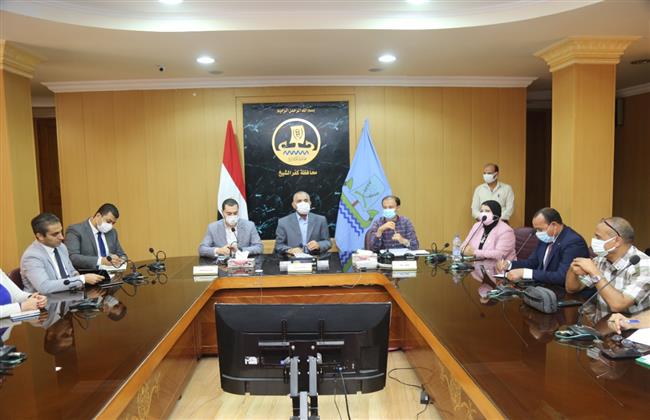 محافظ كفر الشيخ يستعرض 585 مشروعاً لـ«حياة كريمة» 