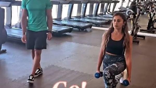 "بترفع أثقال".. دينا الشربيني تستعرض لياقتها البدنية 