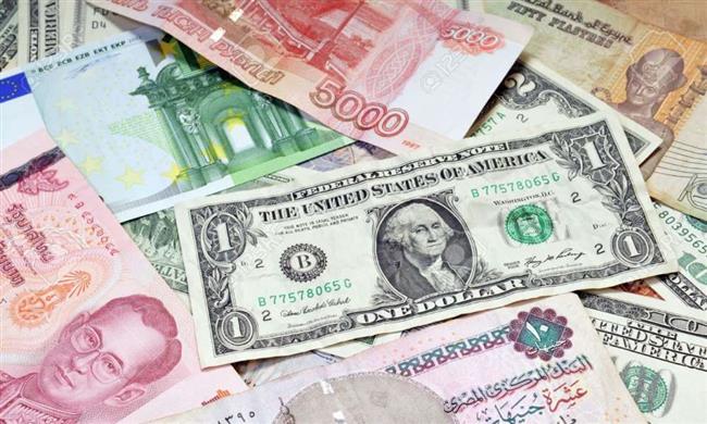 تباين أسعار العملات الأجنبية في بداية تعاملات اليوم