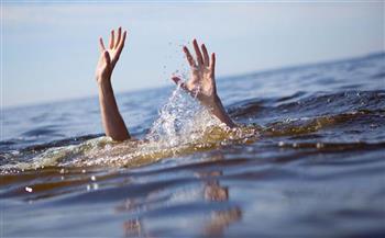   البحث عن جثمان طفل غرق بشاطئ مطوبس المغلق وإنقاذ آخر