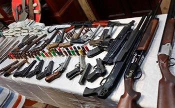 العثور على 8 بنادق آلية داخل قطار قنا
