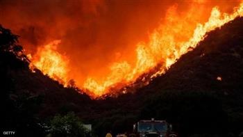   نزوح الآلاف بسبب حرائق الغابات في كاليفورنيا 