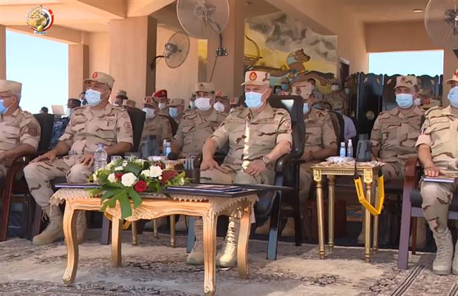 شاهد| رئيس أركان القوات المسلحة يشهد إجراءات تفتيش الحرب