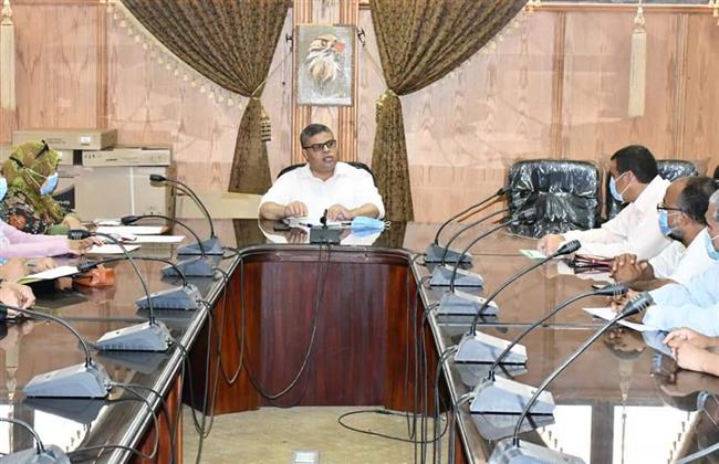 اجتماع إدارة المدن الجامعية بجامعة قناة السويس