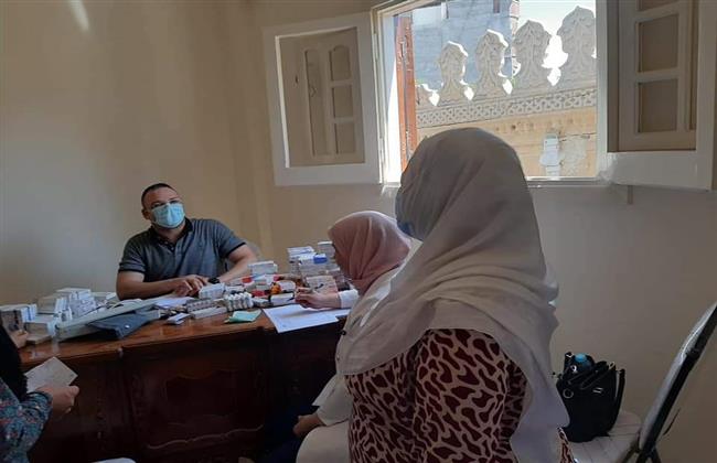 الكشف على ٣٢٦ مواطنا خلال قافلة طبية بكفر الدوار